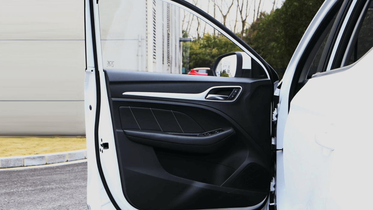 【鄭州】UN1600D1兩板機(jī)，生產(chǎn)MG名爵門板